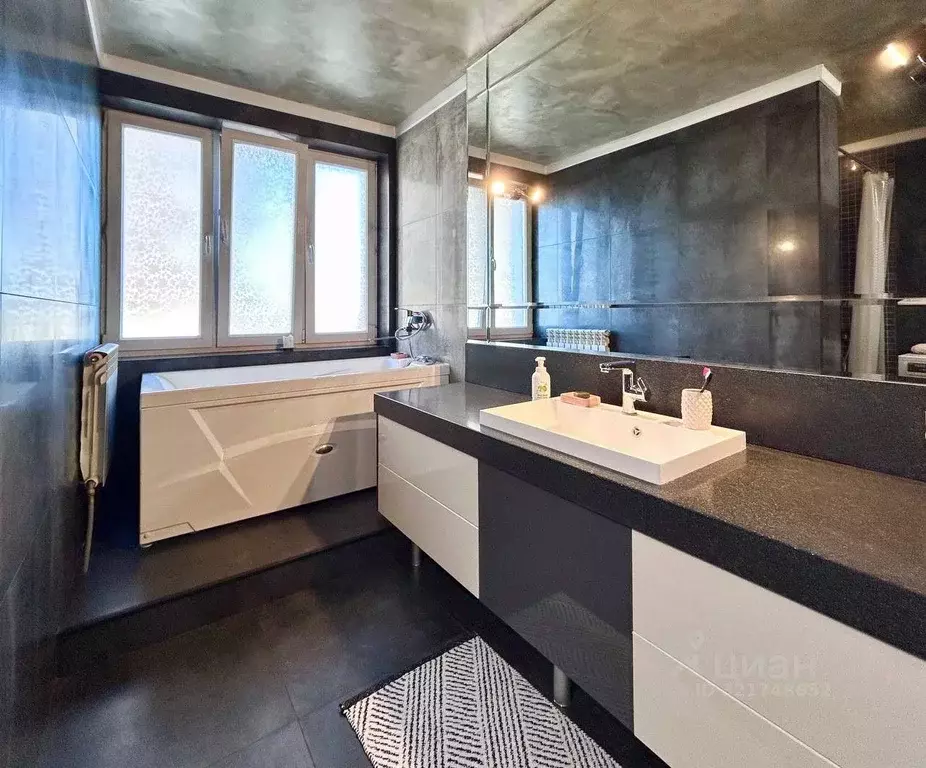 2-к кв. Башкортостан, Уфа Коммунистическая ул., 107 (57.2 м) - Фото 1