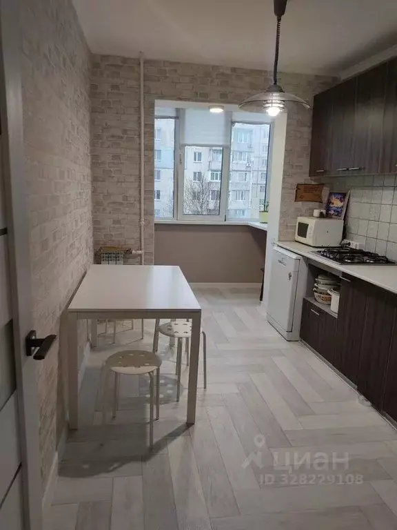 3-к кв. Крым, Симферополь ул. Героев Сталинграда, 35 (63.0 м) - Фото 1