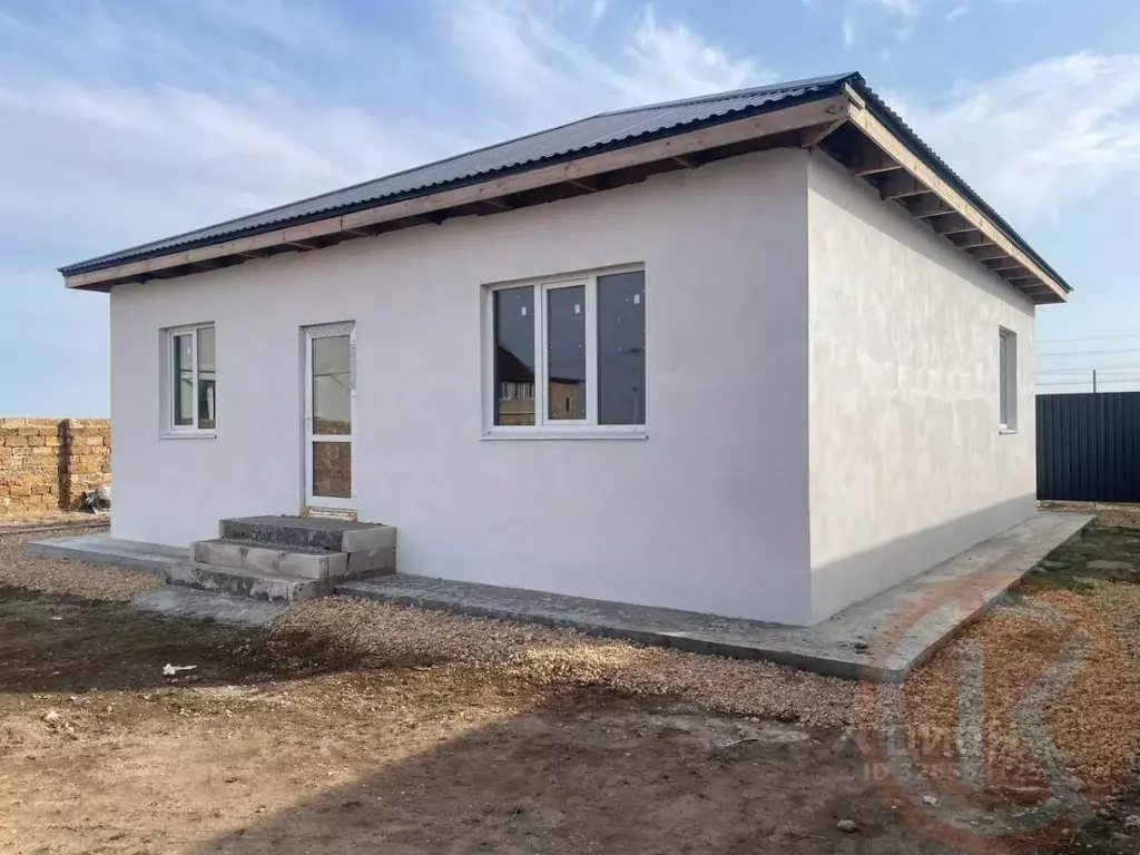 Дом в Крым, Сакский район, с. Суворовское ул. Русская, 36 (90 м) - Фото 1