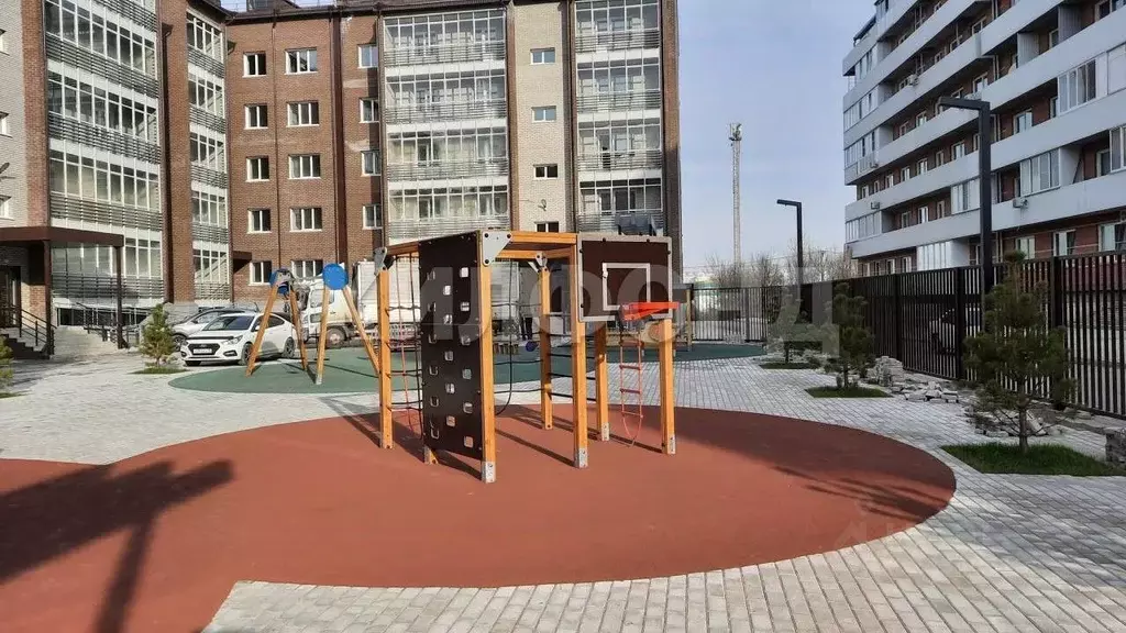 4-к кв. Хакасия, Абакан ул. Генерала Тихонова, 2 (89.7 м) - Фото 1