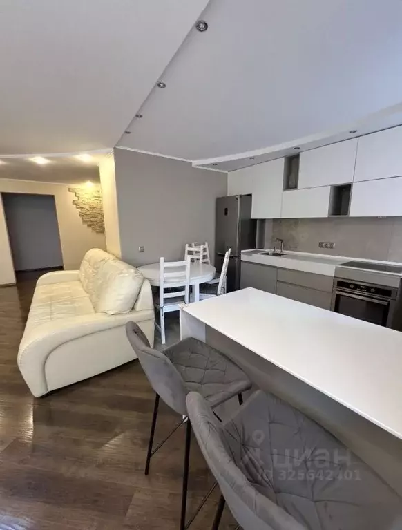 3-к кв. Свердловская область, Екатеринбург ул. Учителей, 10 (90.0 м) - Фото 1