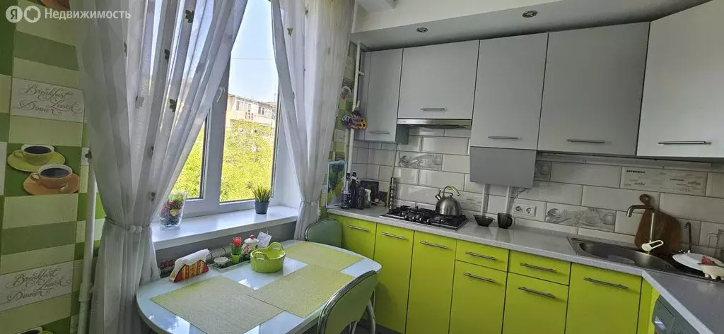 3-комнатная квартира: Севастополь, улица Хрусталёва, 9 (58.28 м) - Фото 0
