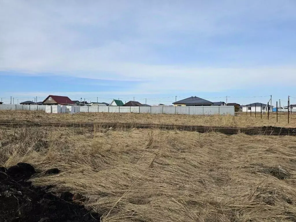 Участок в Татарстан, Тукаевский район, д. Азьмушкино ул. Вахитова, 16 ... - Фото 0