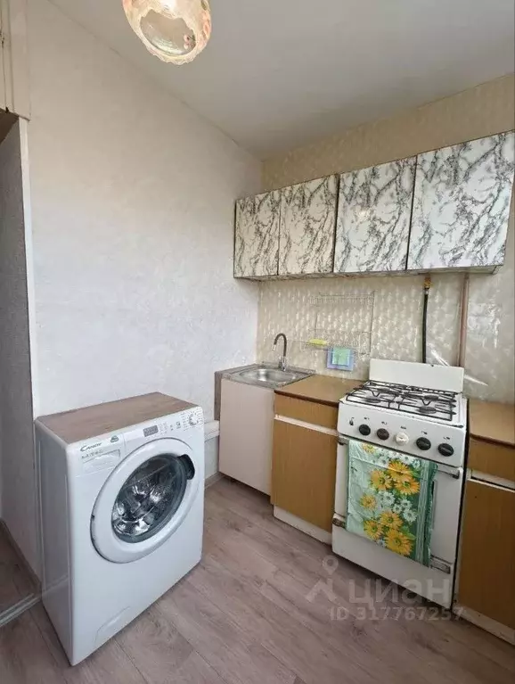 2-к кв. Ленинградская область, Тихвин 6-й мкр, 15 (43.6 м) - Фото 0