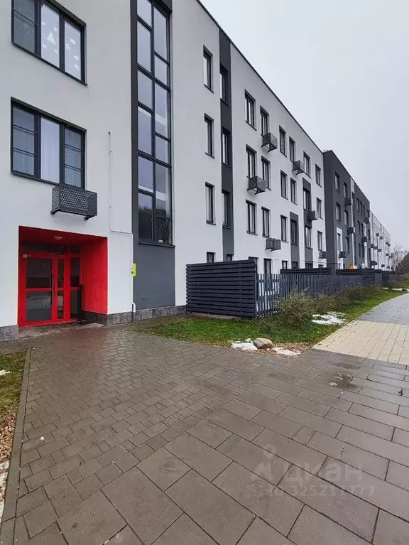 3-к кв. Калужская область, Калуга ул. Белые Росы, 1 (81.2 м) - Фото 1