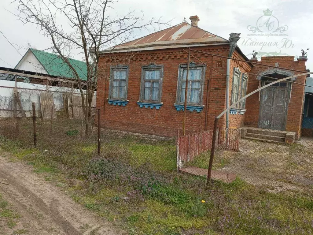 Дом в Краснодарский край, Калининская ст-ца ул. Степная (49 м) - Фото 0