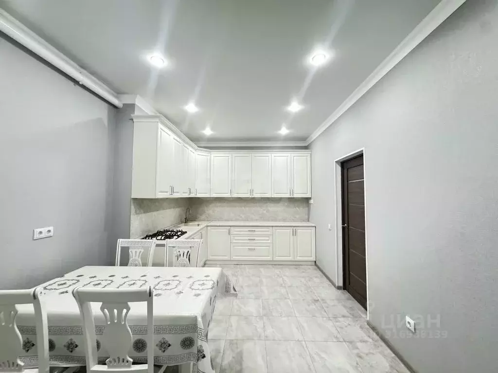 2-к кв. Северная Осетия, Владикавказ ул. Курсантов-Кировцев, 27А (60.0 ... - Фото 0