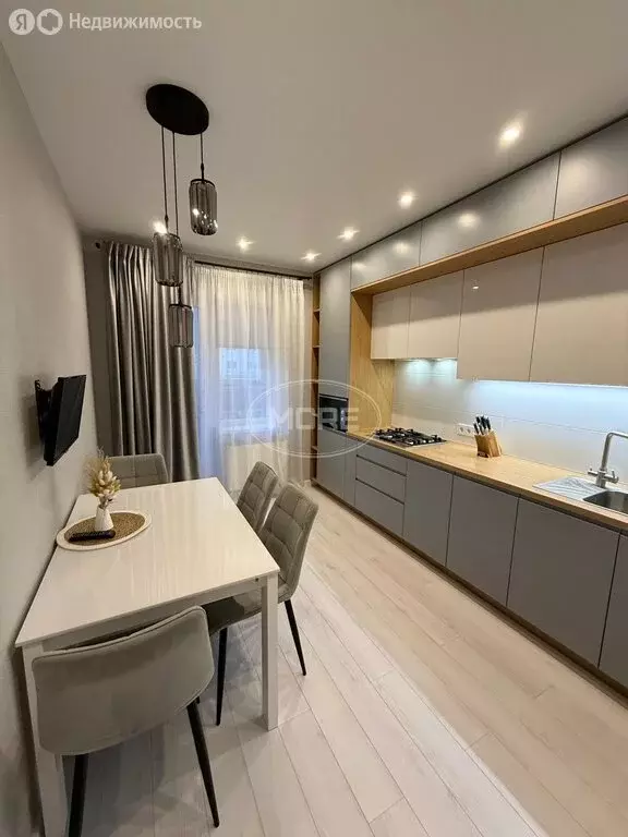 2-комнатная квартира: Калининград, улица Виктора Гакуна, 5 (64.6 м) - Фото 0