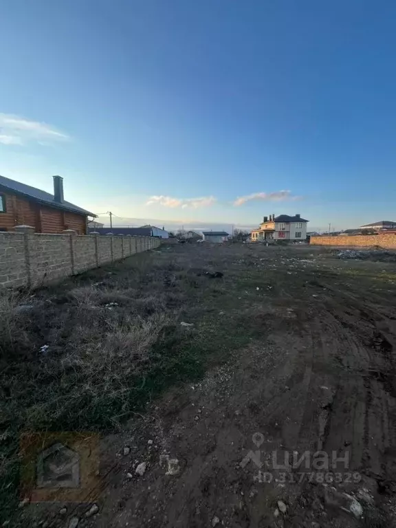 Участок в Крым, Сакский район, с. Уютное ул. Надежды, 40 (10.0 сот.) - Фото 0