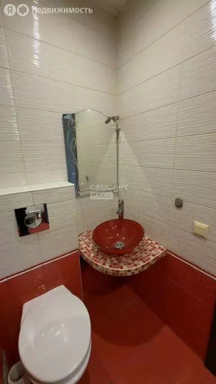 1-комнатная квартира: посёлок городского типа Октябрьский, улица 60 ... - Фото 2