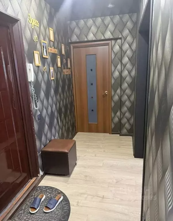 2-к кв. Волгоградская область, Волгоград ул. Маршала Еременко, 62 ... - Фото 0