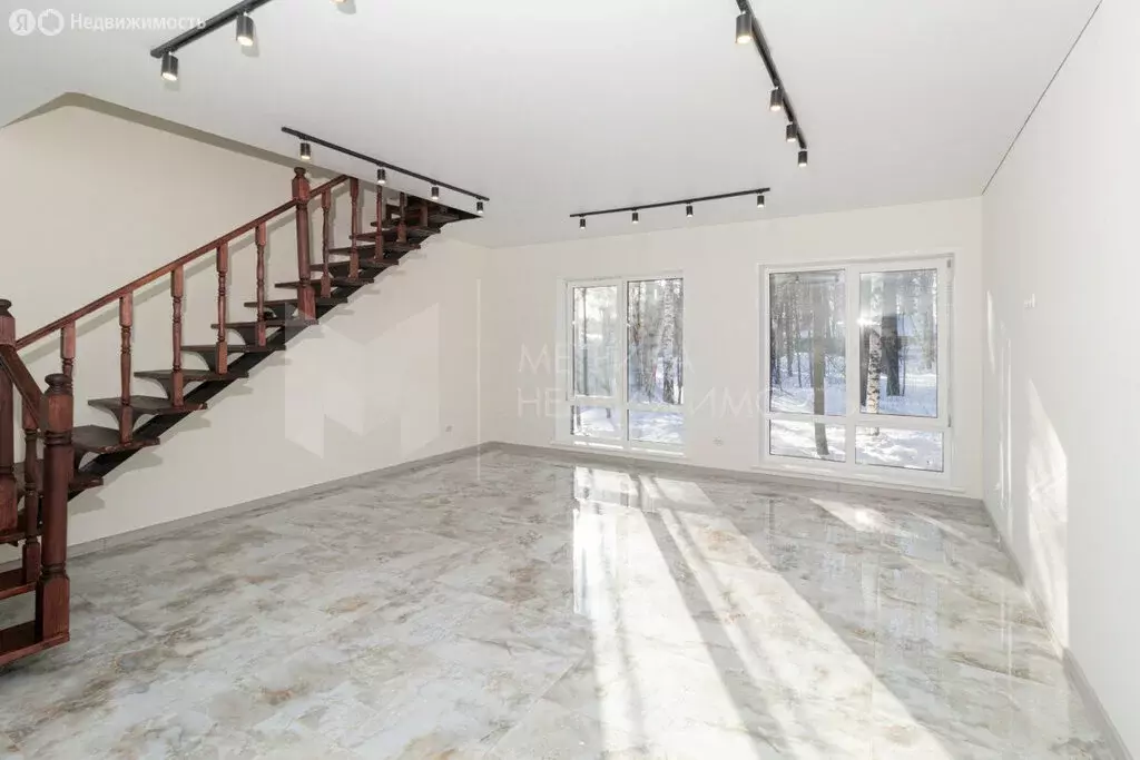 Дом в село Тюнево, Западная улица (200 м) - Фото 2