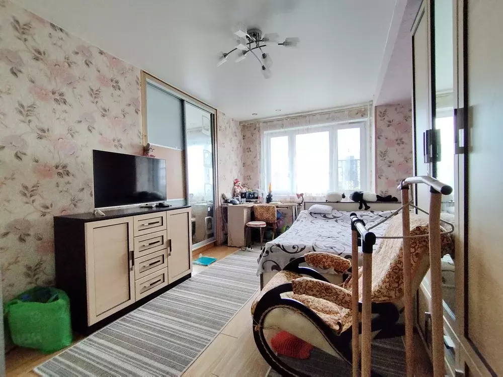 Продается комната в 4-комнатной квартире - Фото 1