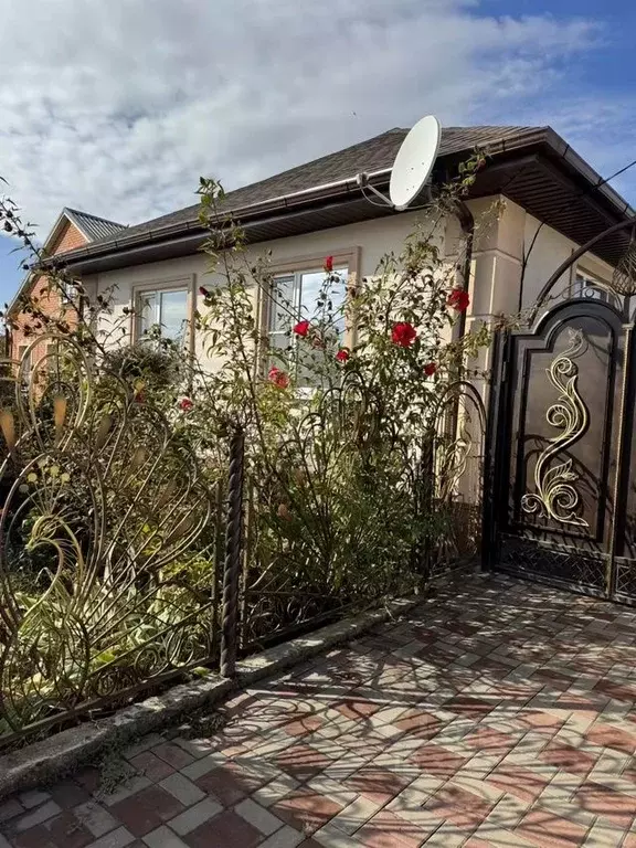 Дом в Ростовская область, Неклиновский район, Поляковское с/пос, с. ... - Фото 1