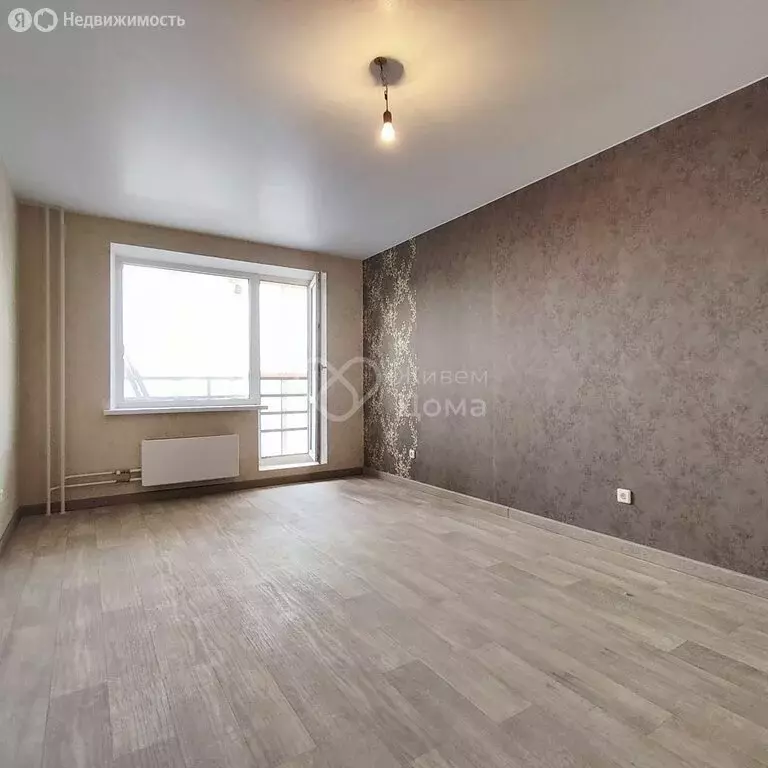 3-комнатная квартира: Волгоград, район Семь Ветров, бульвар 30-летия ... - Фото 1