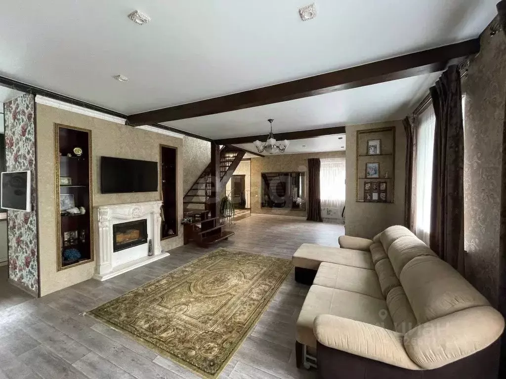 Дом в Кемеровская область, Кемерово 15-й мкр, 1-й кв-л,  (330 м) - Фото 1