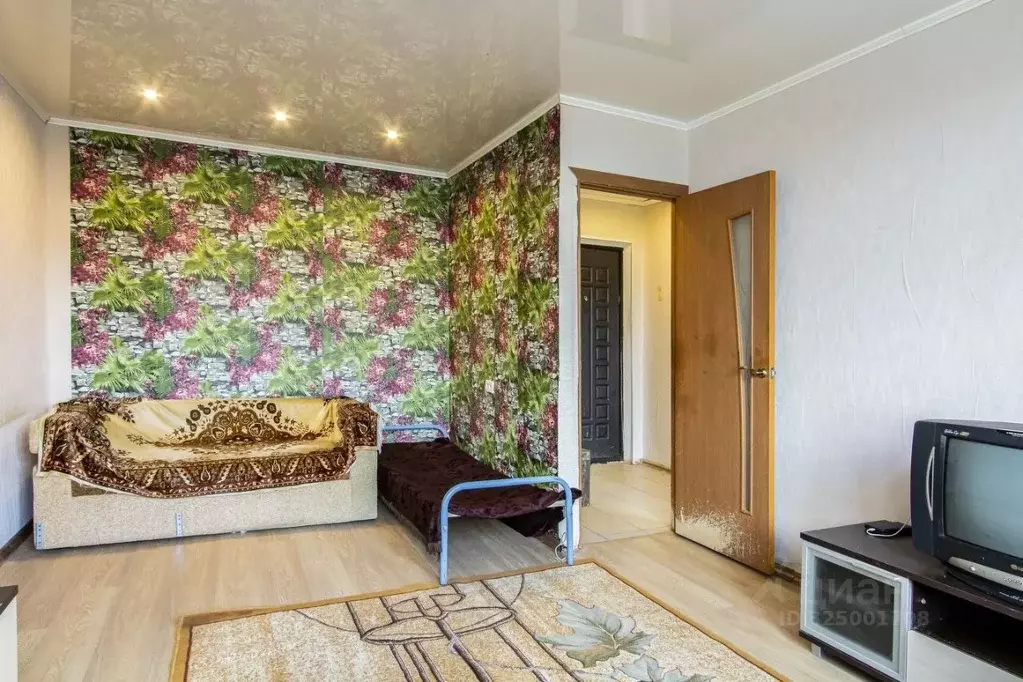 1-к кв. Тюменская область, Тюмень ул. 50 лет Октября, 72 (28.5 м) - Фото 2