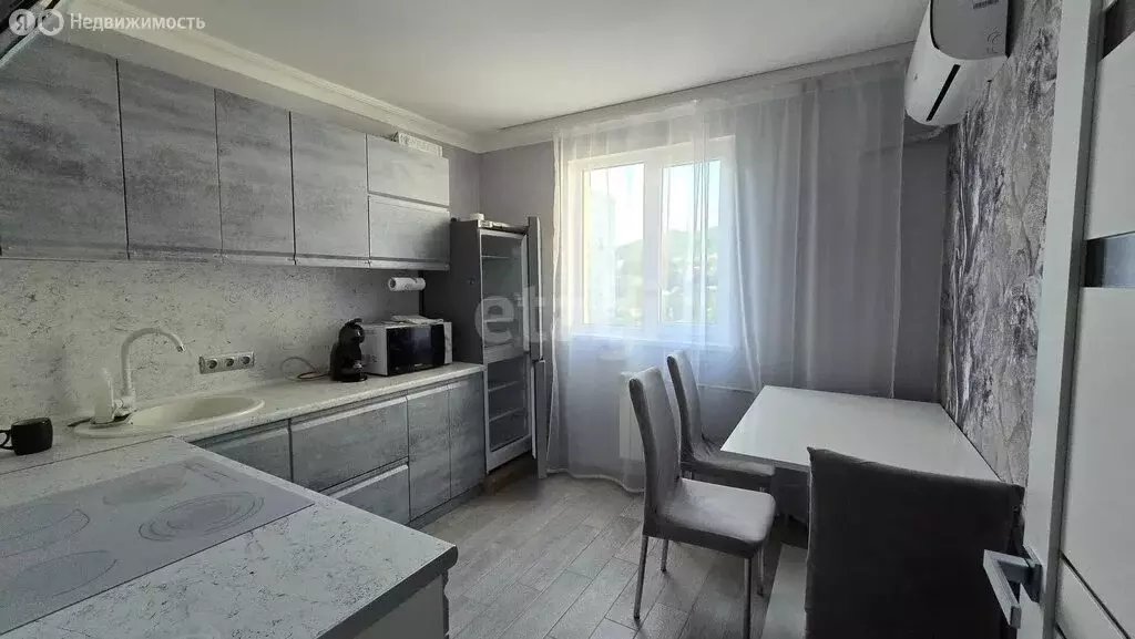 3-комнатная квартира: Сочи, улица Худякова, 7 (79 м) - Фото 1