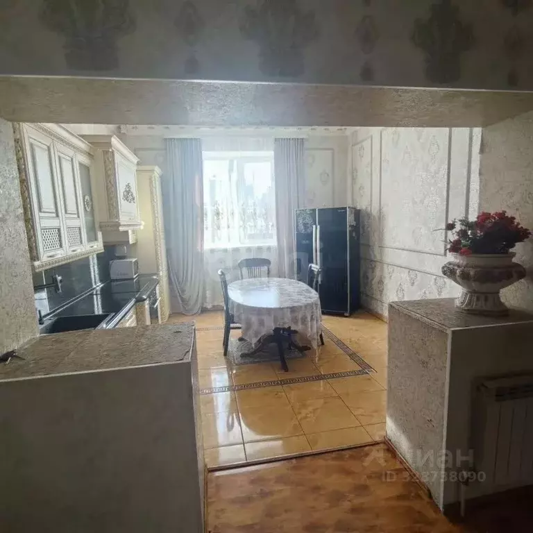 Дом в Новосибирская область, Новосибирск ул. Коминтерна, 3 (500 м) - Фото 2