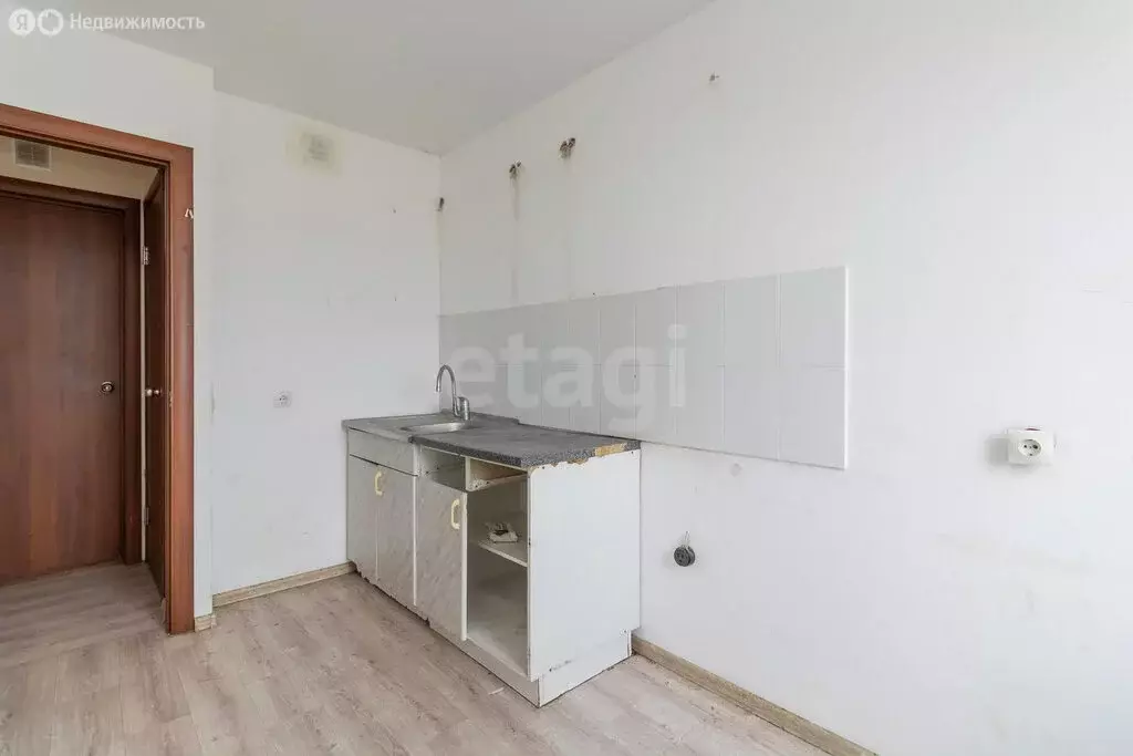 3-комнатная квартира: Тюмень, улица Республики, 204к13 (67 м) - Фото 1