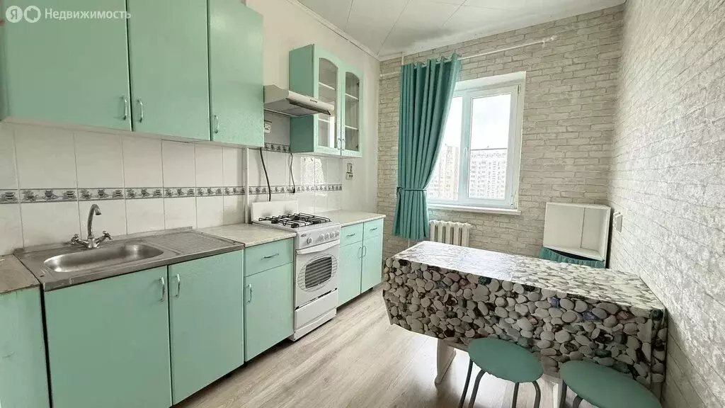 3-комнатная квартира: Астрахань, улица Рылеева, 82к1 (69.2 м) - Фото 0