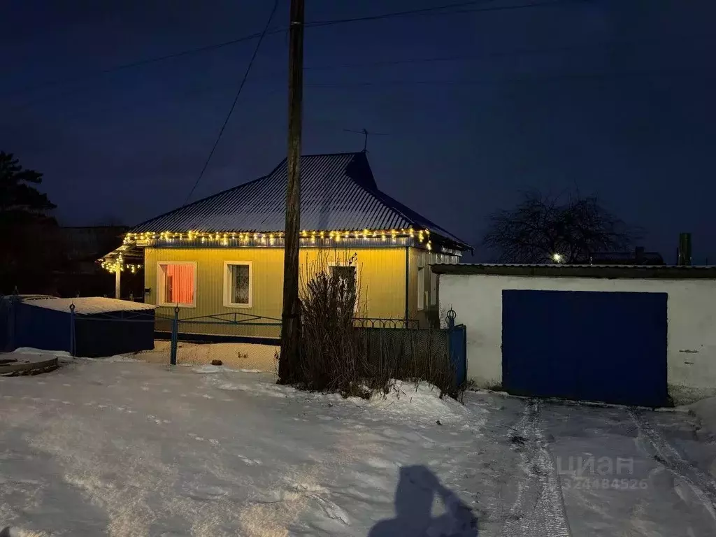 Дом в Кемеровская область, Инской пгт ул. Чайковского (49 м) - Фото 1