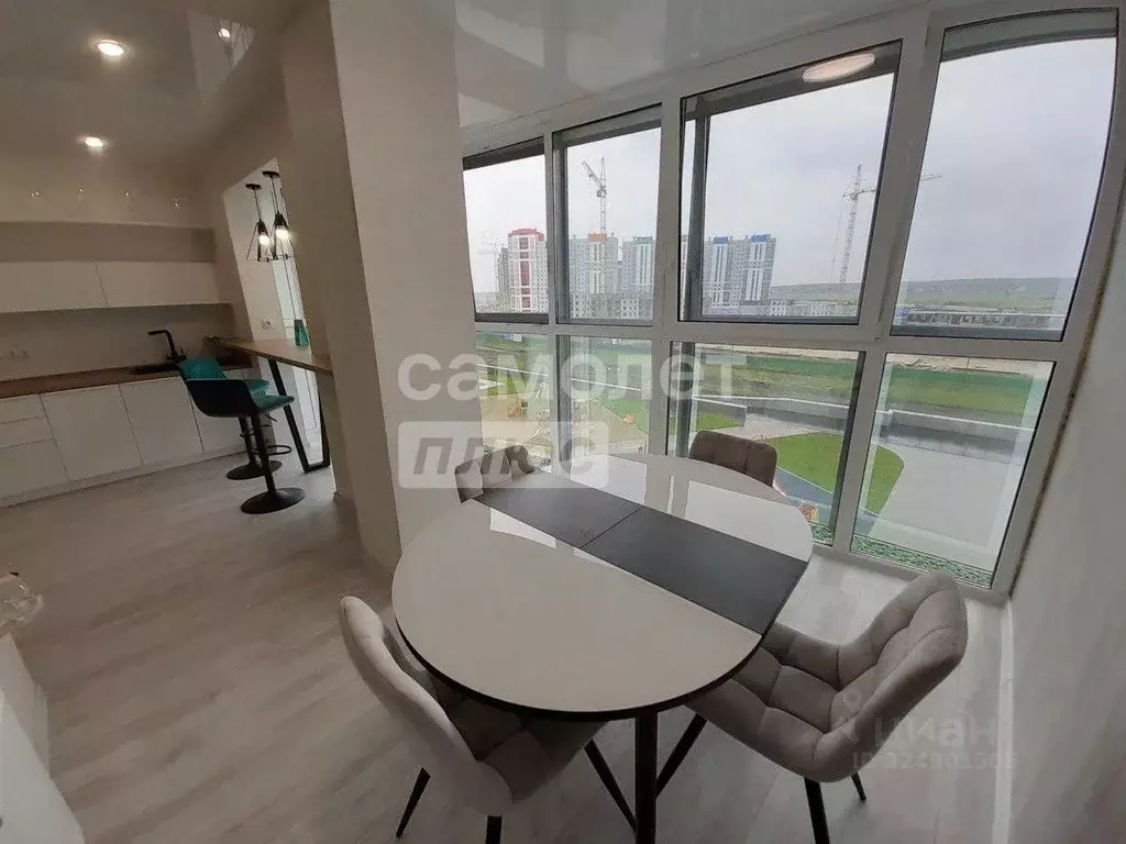 2-к кв. Тюменская область, Тюмень ул. Федюнинского, 64 (64.0 м) - Фото 1