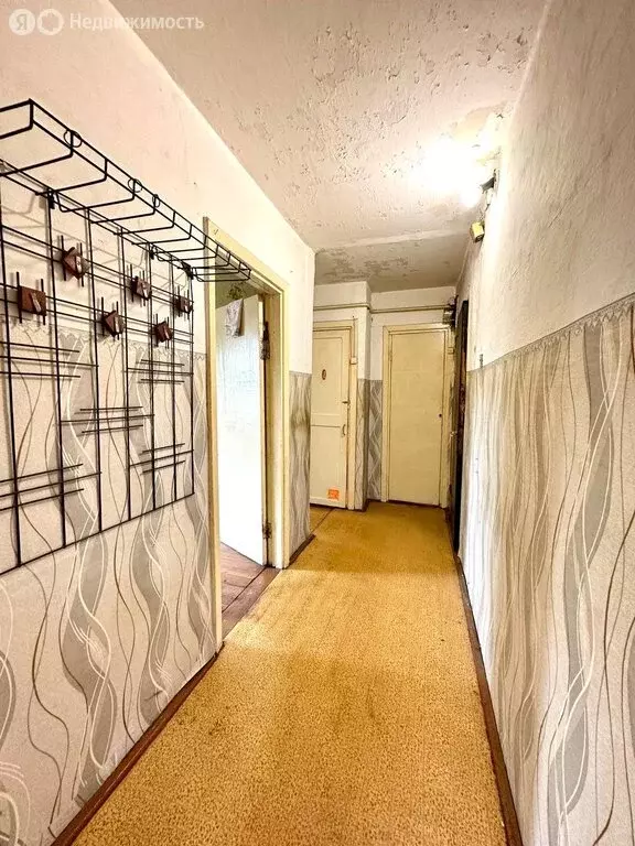 4-комнатная квартира: Черногорск, улица Калинина, 23Б (60.9 м) - Фото 0