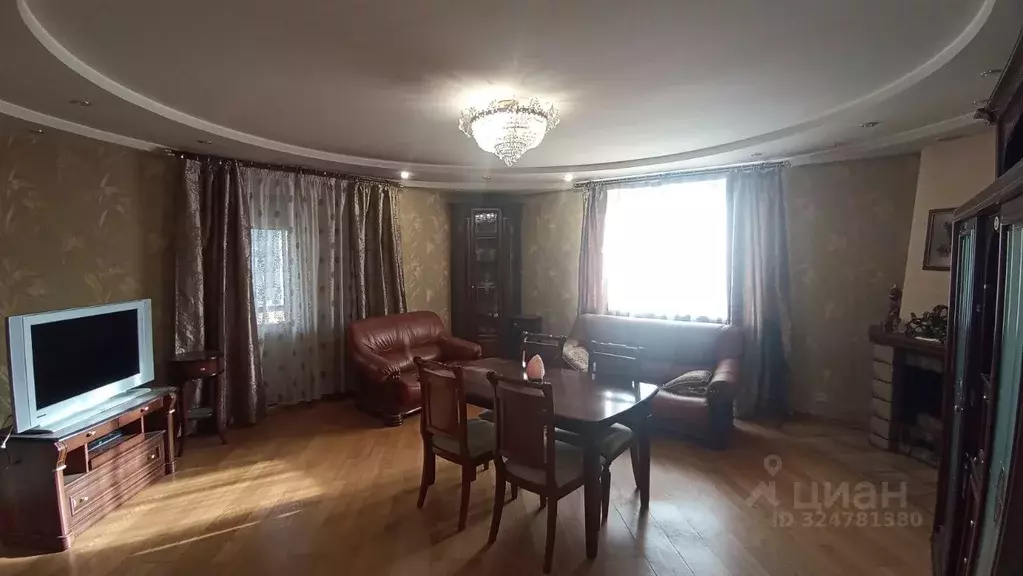 Дом в Бурятия, Улан-Удэ ул. Намжилова (322 м) - Фото 1