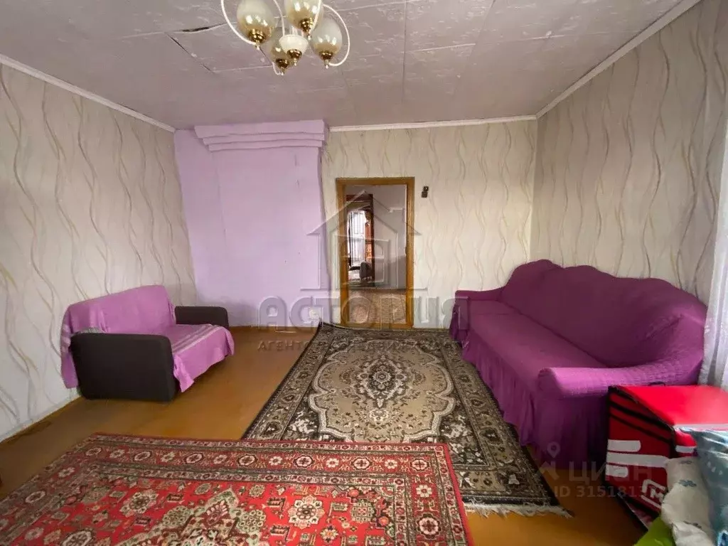 Дом в Красноярский край, Березовка пгт ул. Линейная, 10 (30 м) - Фото 1