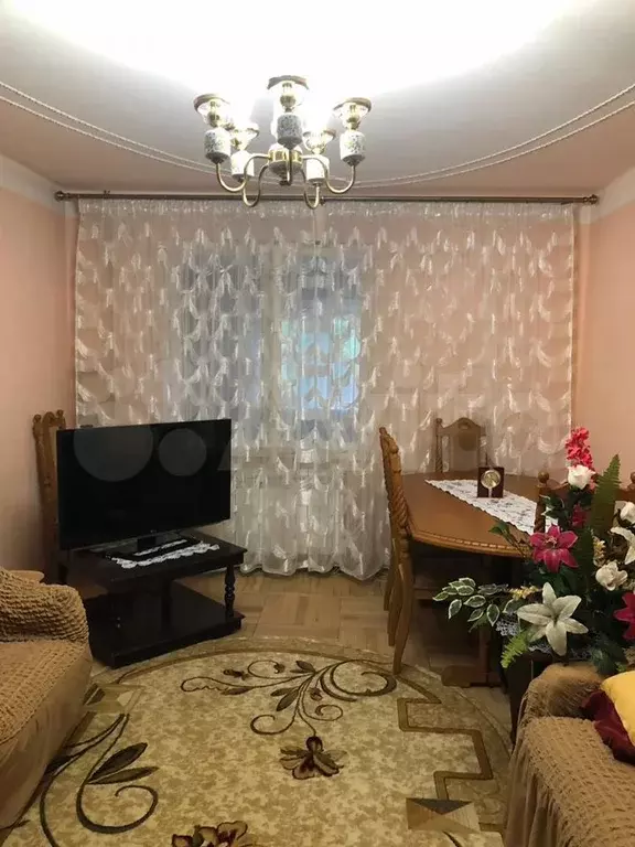 2-к. квартира, 60 м, 1/9 эт. - Фото 0