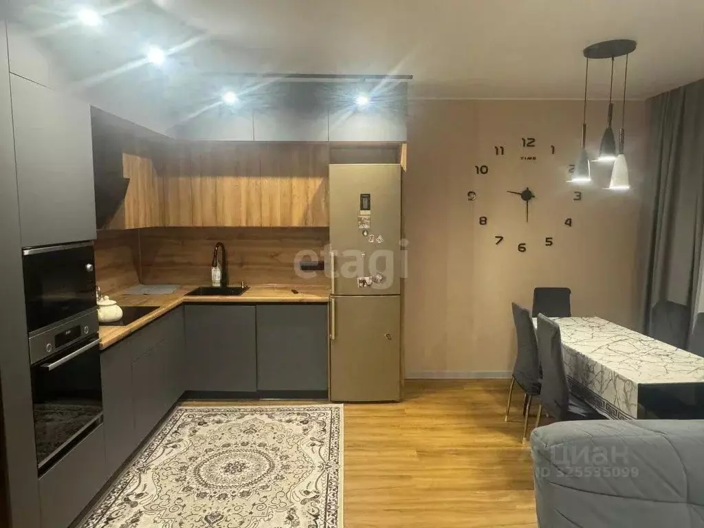 3-к кв. Тюменская область, Тюмень ул. Республики, 204к4 (93.0 м) - Фото 1