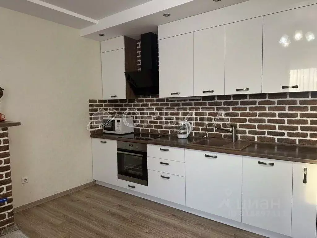 2-к кв. Тюменская область, Тюмень Кремлевская ул., 112к4 (67.8 м) - Фото 1