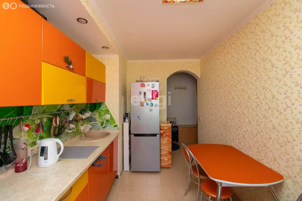 3-комнатная квартира: Тюмень, улица Газовиков, 3 (67 м) - Фото 1