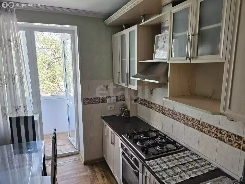 3-комнатная квартира: Феодосия, улица Челнокова, 74 (62.7 м) - Фото 2