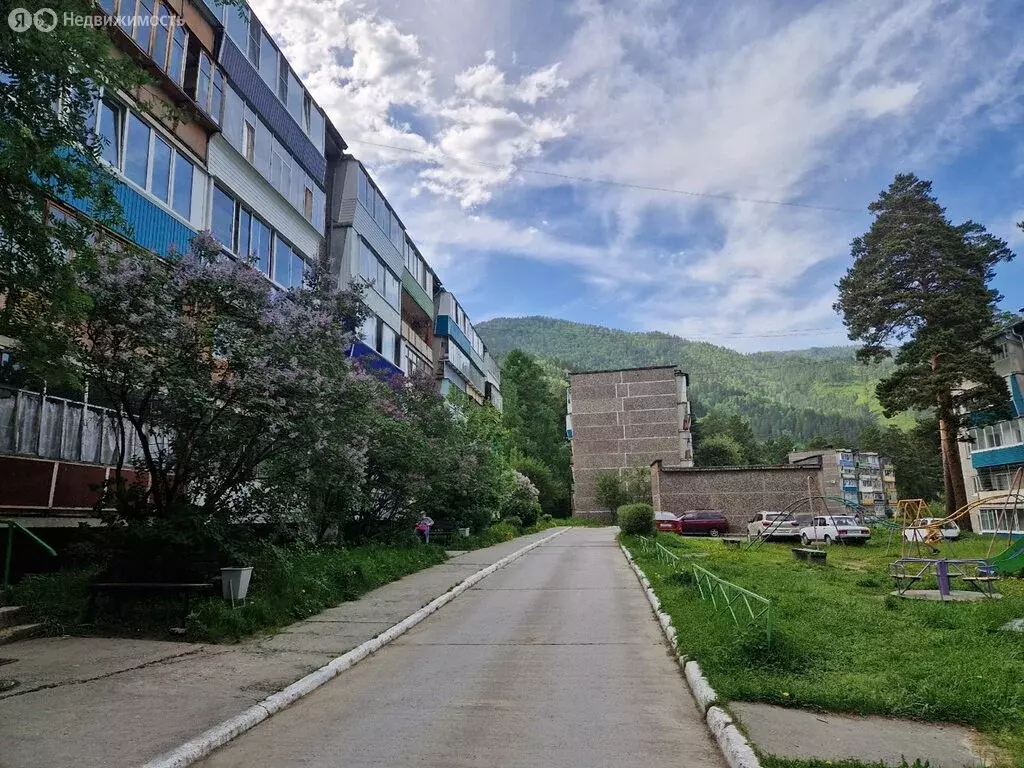 3-комнатная квартира: посёлок городского типа Черёмушки, 72 (60 м) - Фото 0