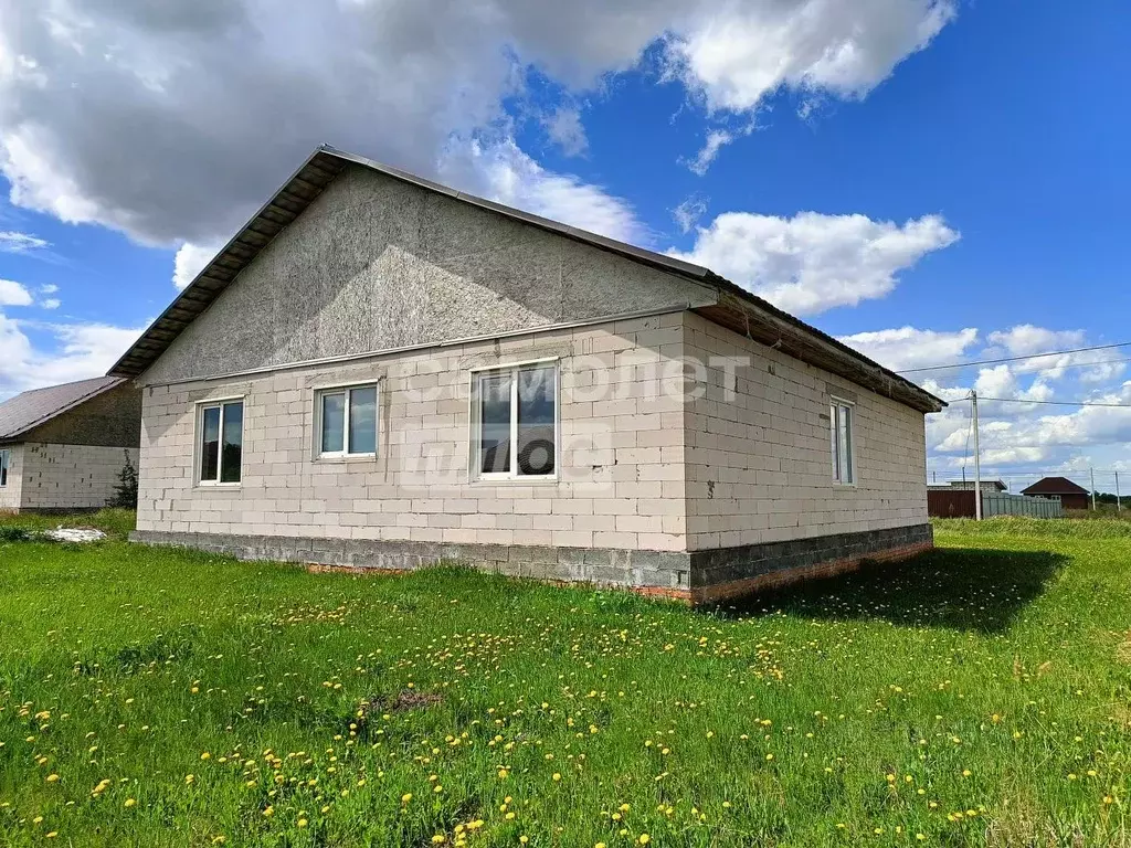 Дом в Белгородская область, Старооскольский городской округ, с. ... - Фото 1