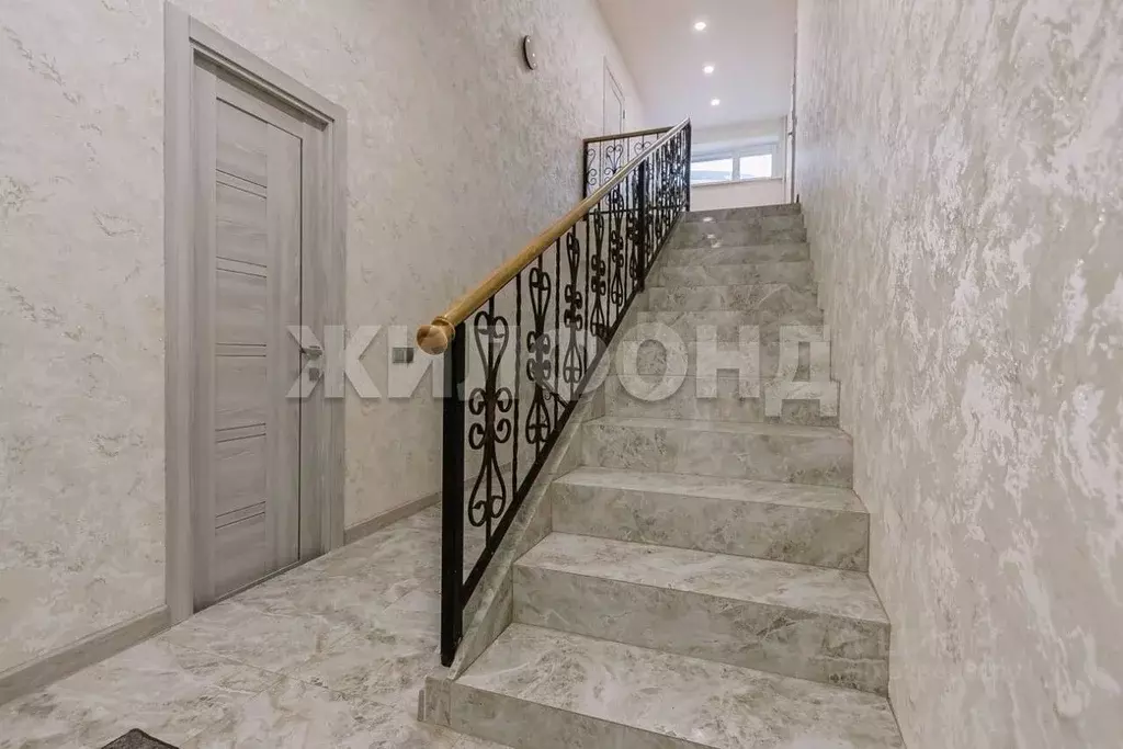 Коттедж в Новосибирская область, Новосибирск ул. Ивлева (445 м) - Фото 1