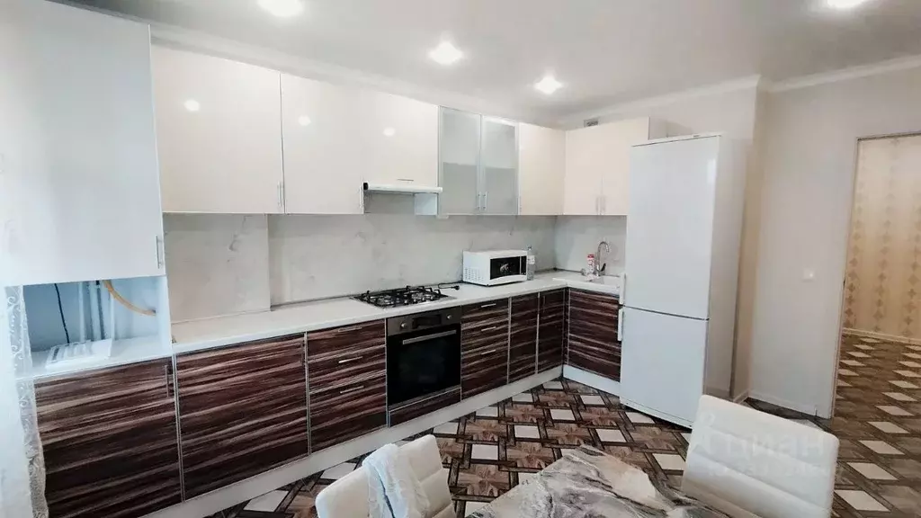 2-к кв. Чувашия, Чебоксары ул. Энтузиастов, 1А (66.0 м) - Фото 1