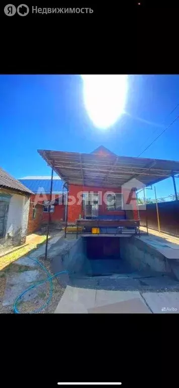 Дом в Усть-Лабинск, улица Карла Маркса (300 м) - Фото 1