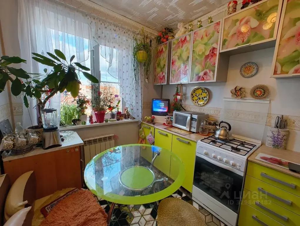 3-к кв. Ленинградская область, Тихвин ул. Коммунаров, 18А (65.0 м) - Фото 1