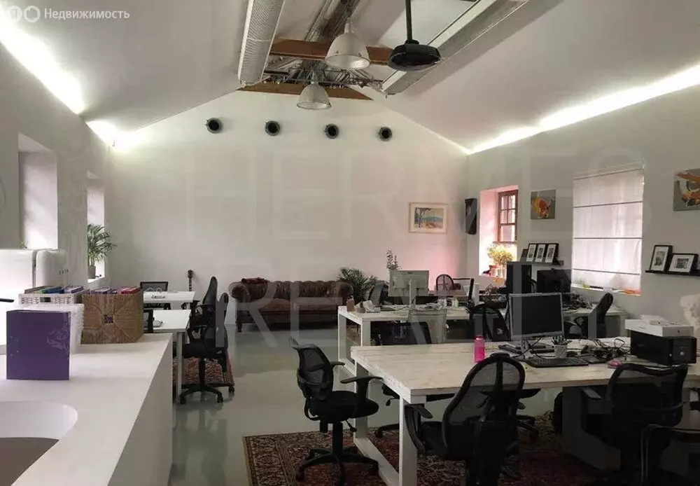 Торговая площадь (253 м) - Фото 1