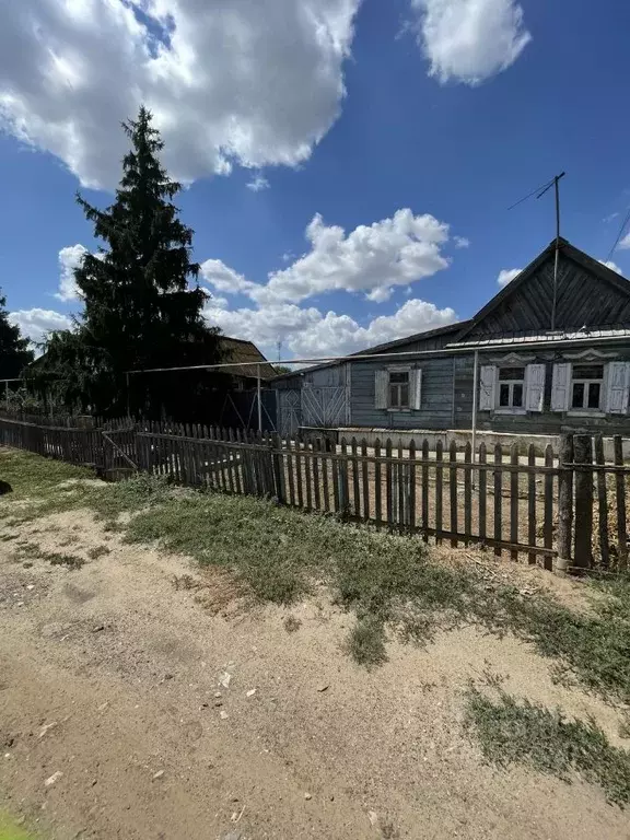 Дом в Астраханская область, Наримановский район, с. Рассвет Молодежная ... - Фото 1