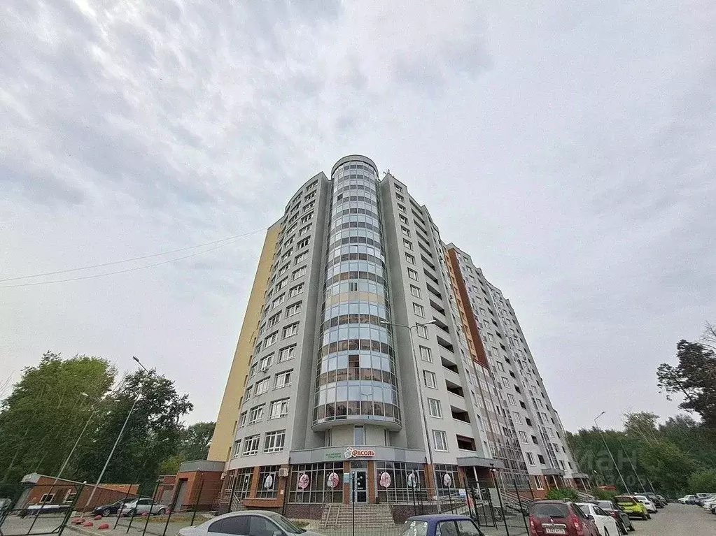 Республиканская 5 отзывы. 73 Этаж в Екатеринбурге. Екатеринбург Кишиневская 33 упала с 26 этажа.