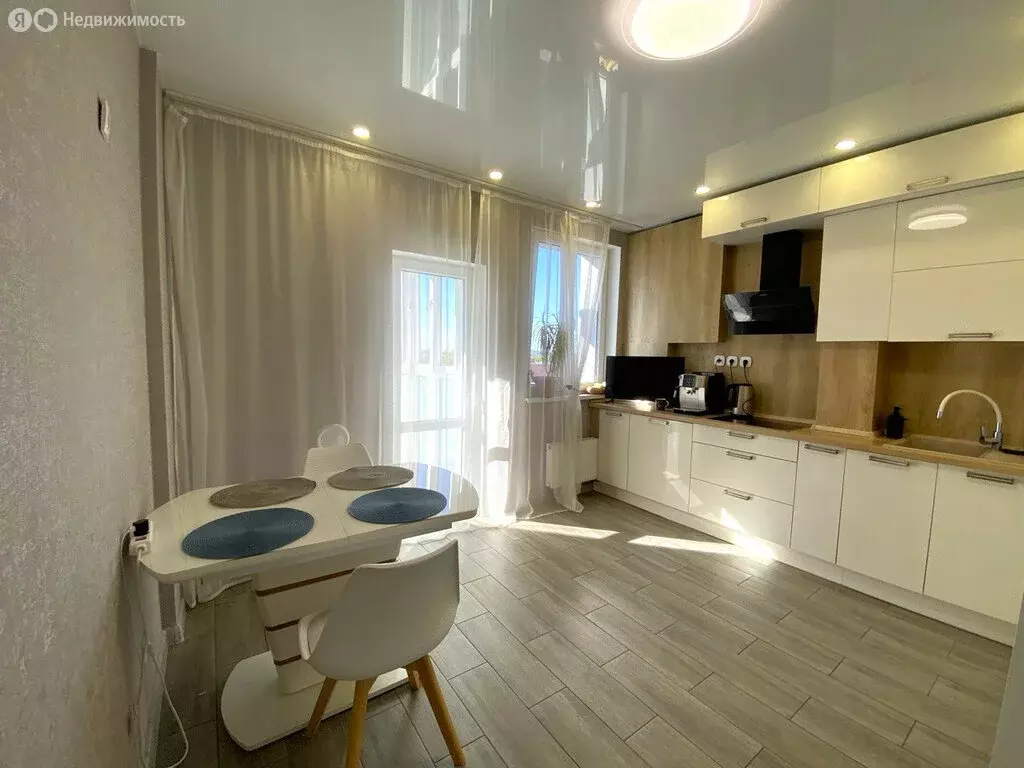 2-комнатная квартира: Калининград, Советский проспект, 81к3 (75 м) - Фото 1