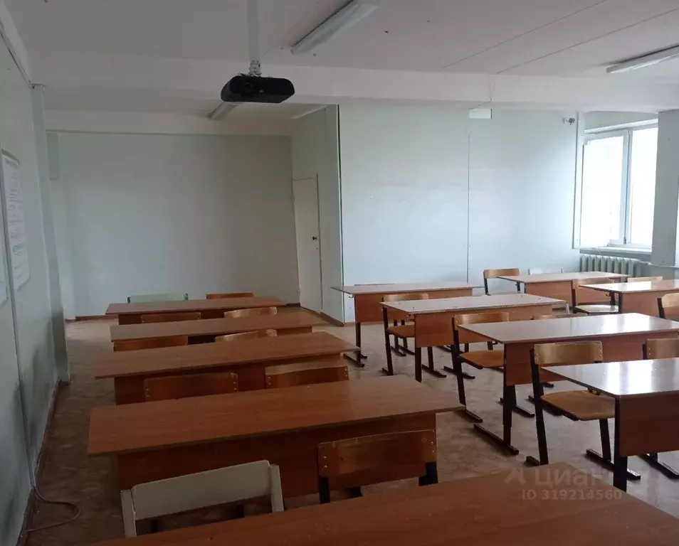 Помещение свободного назначения в Татарстан, Набережные Челны ул. ... - Фото 1