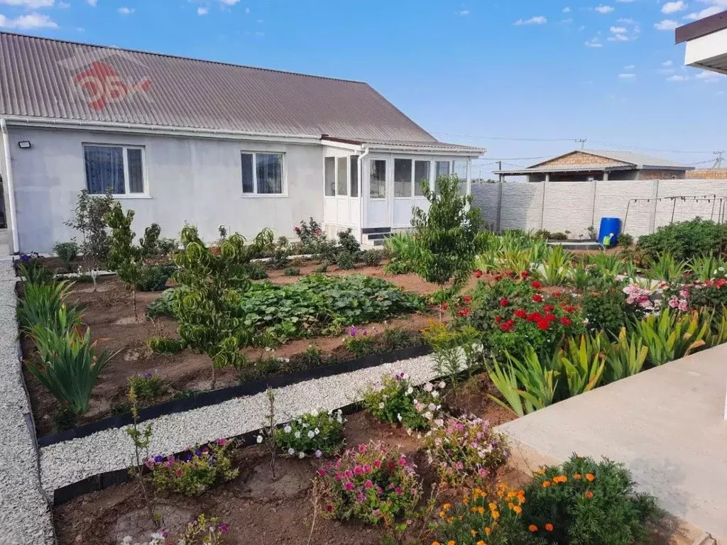 Дом в Крым, Сакский район, с. Суворовское 1 (108 м) - Фото 1