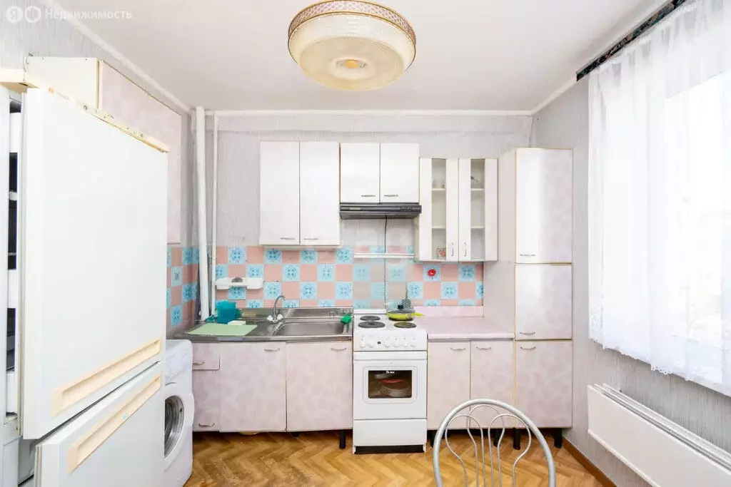 3-комнатная квартира: 6-й микрорайон, 20 (76 м) - Фото 1