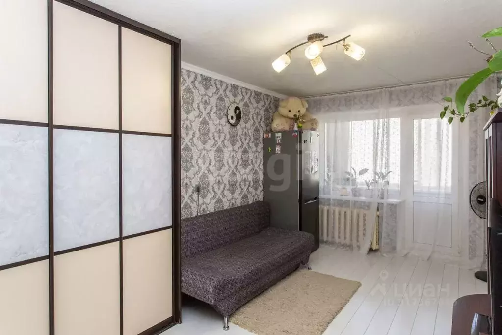 2-к кв. Тюменская область, Тобольск 4-й мкр, 2 (43.9 м) - Фото 1