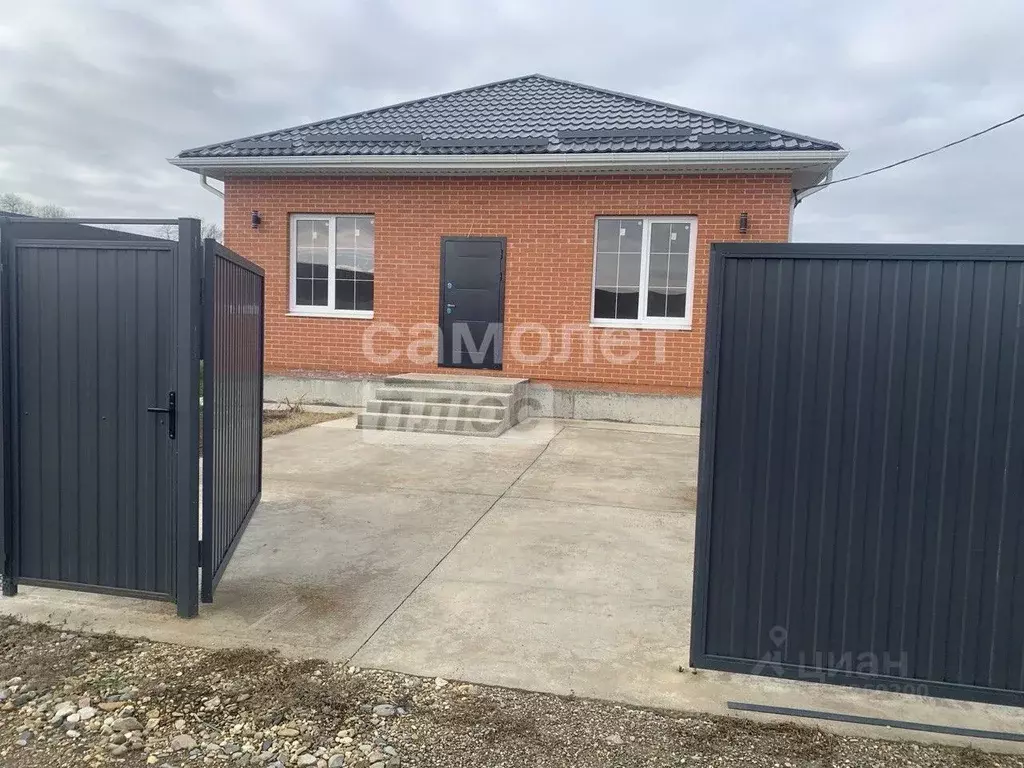 Дом в Краснодарский край, Динской район, с. Красносельское ул. ... - Фото 1